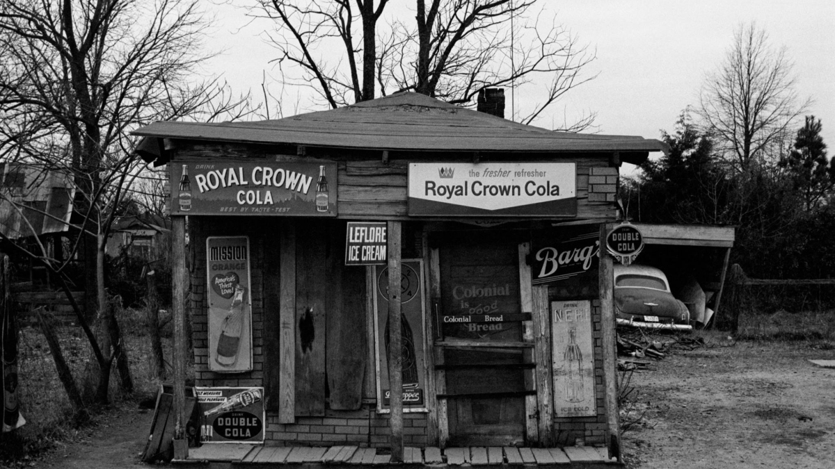 Mr. Lonnie's store in Itta Bena, Mississippi © Julius Lester, 1966 - 1969
