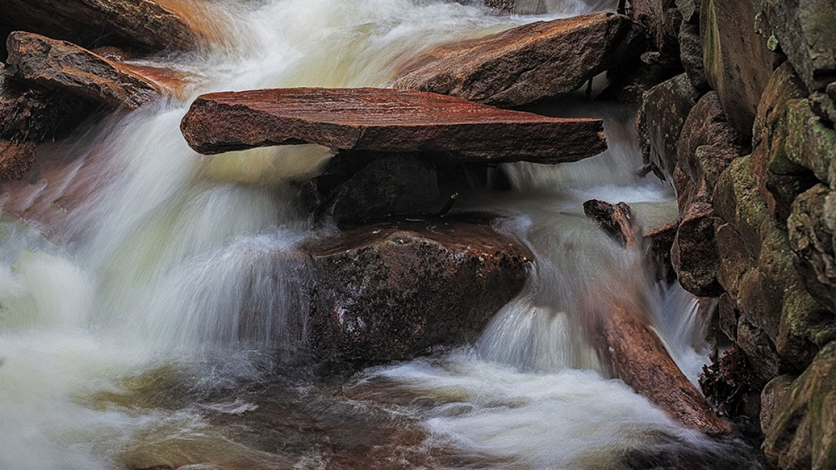 Balanced Rock in Atherton Brook © Steve Gingold