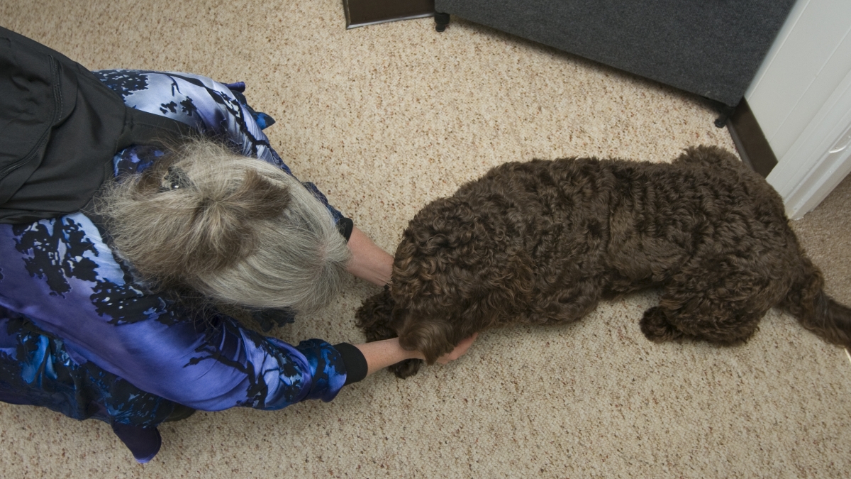 Betsy Feick greets Kiefer.