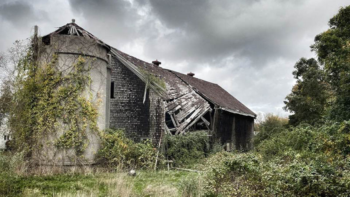 Dartmouth Barn © 2022 Robert Floyd