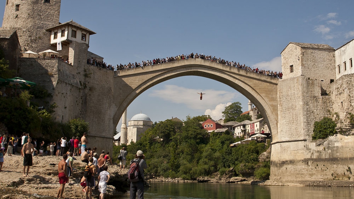 Diver_Old Bridge_Mostar_Bosnia and Herzegovina ©Lisa Quinones_2010