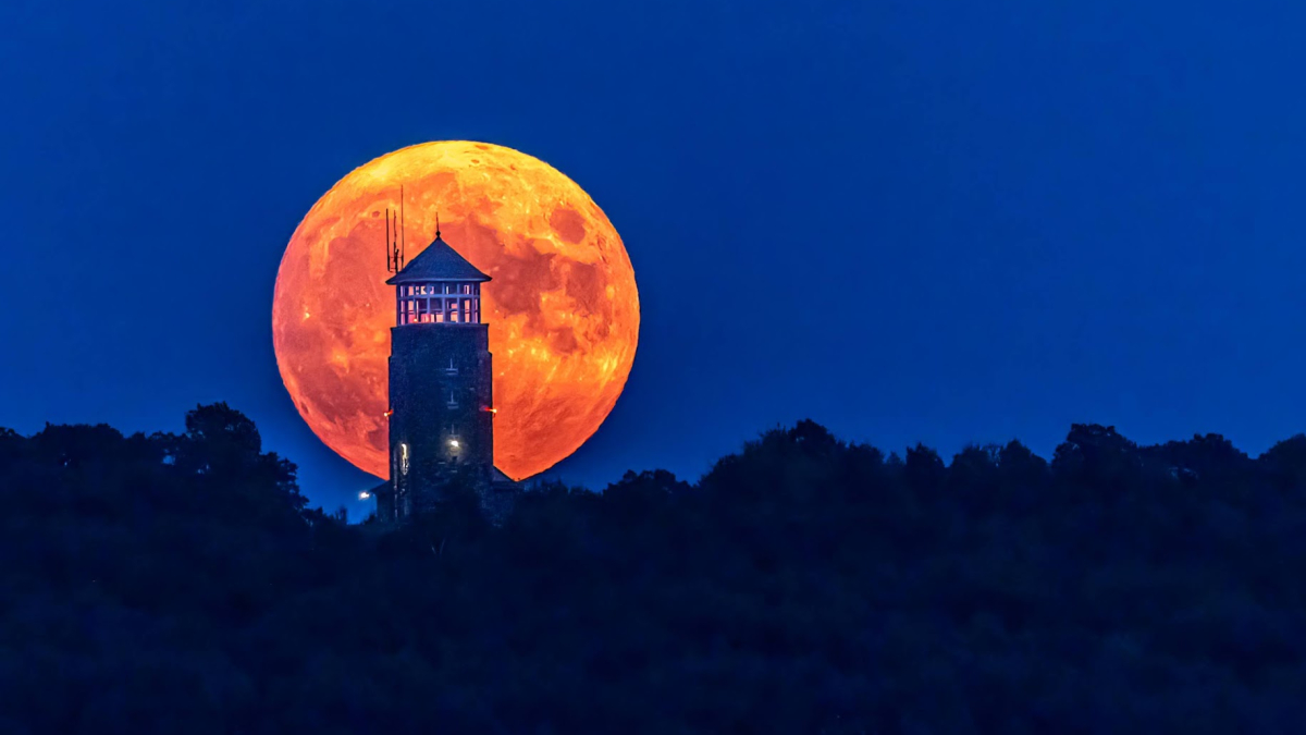 Harvest Moon Tower © 2022 Mark Lindhult