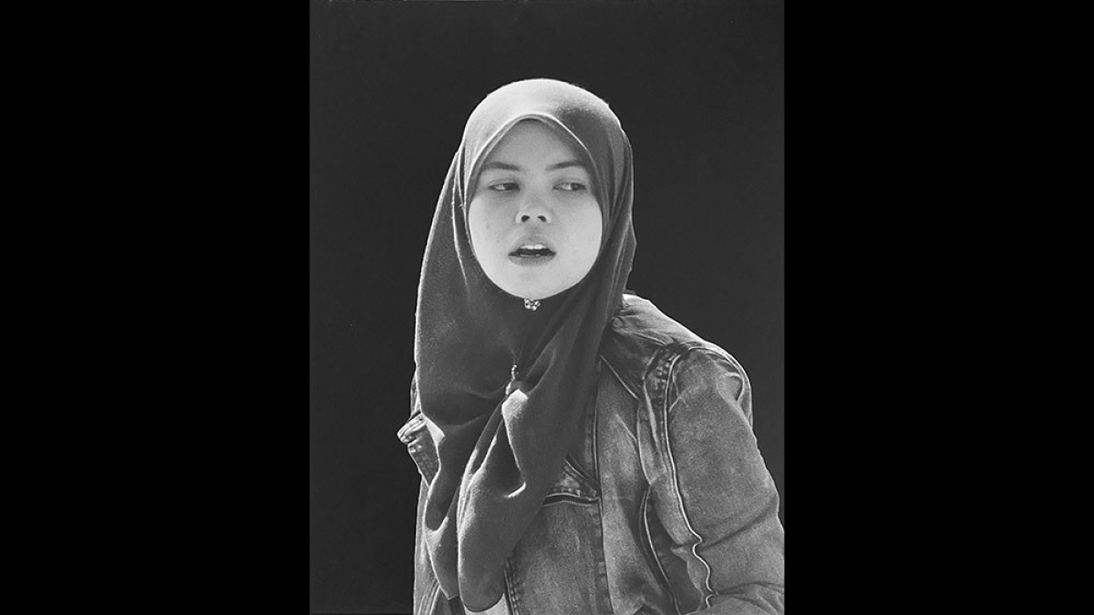 1st Place_Furtive Glance, Istanbul, Turkey_Maggie Horsnell © 2021 Maggie Horsnell