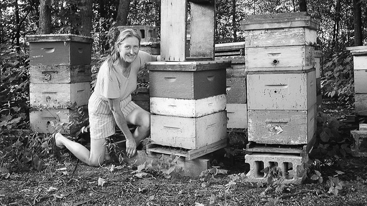 Kate Miller Carl and her bees © 2004 Robert Floyd