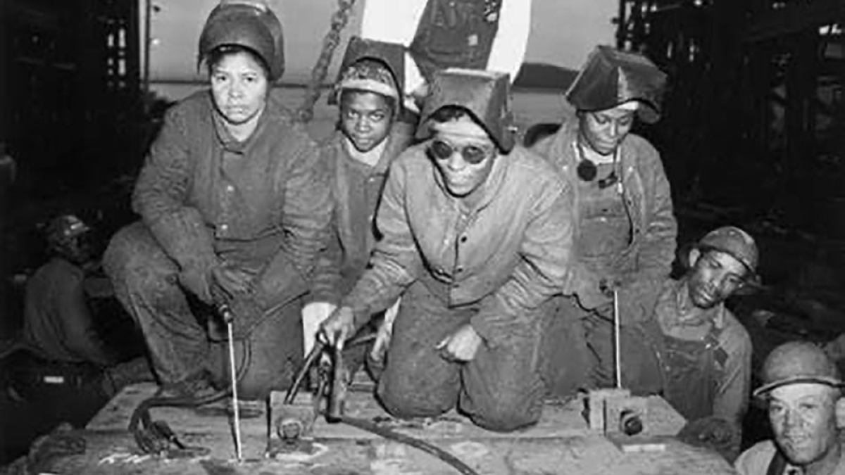 Welders prepare to work on SS George Washington Carver in Richmond_California_1943.