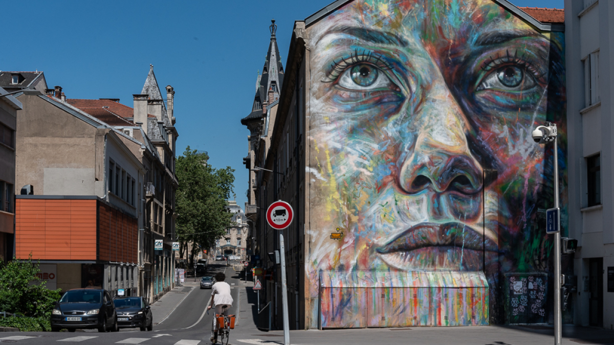 Face in the City, Nice © Paul Griffin